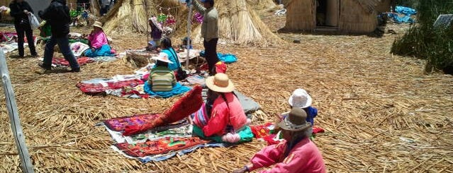 Islas Flotantes Uros is one of aniasv'ın Beğendiği Mekanlar.