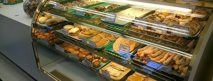 Pasqualini's Bakery is one of Lugares favoritos de Pilgrim 🛣.