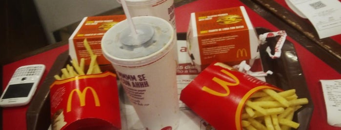 McDonald's is one of Locais curtidos por Ana.