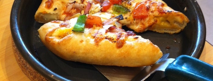 Pizza Hut is one of Posti che sono piaciuti a Apoorv.