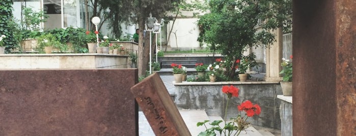 Book City | شهر کتاب فرشته is one of Lugares guardados de Alireza.