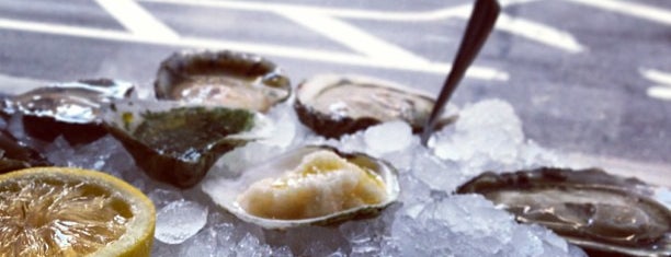 John Dory Oyster Bar is one of NYC Restaurants With Outdoor Seating.