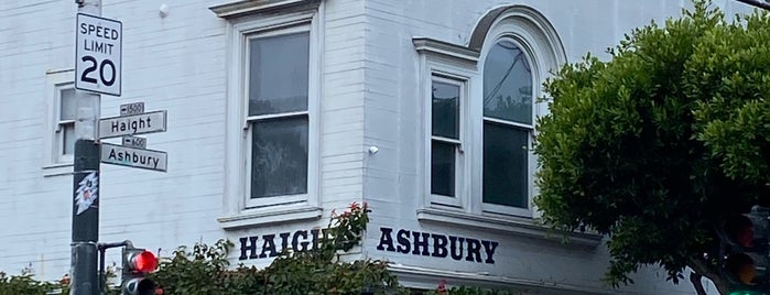 Haight-Ashbury Street Sign is one of Orte, die Tantek gefallen.