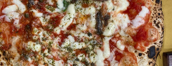L’Antica Pizzeria Da Michele is one of Posti che sono piaciuti a Marco M..