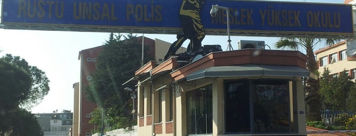 Rüştü Ünsal Polis Meslek Yüksek Okulu is one of สถานที่ที่ Arzu yezdan ถูกใจ.