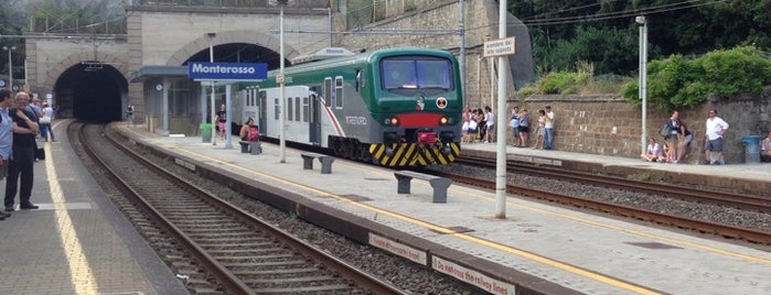 Stazione Monterosso is one of Lugares favoritos de Dade.