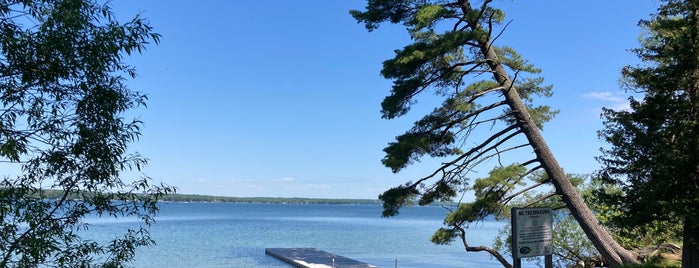 Lake Couchiching is one of Mattさんのお気に入りスポット.