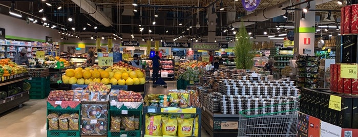 Carrefour Bairro is one of Supermercado.