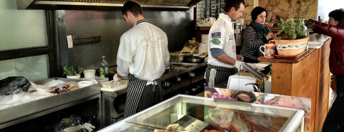 Budaörsi Halpiac - The Fishmonger is one of Lugares favoritos de Simon.