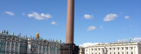 宮殿広場 is one of Мой Петербург.