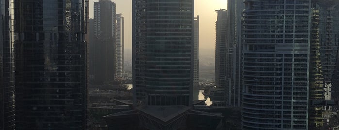 Dubai Arch Tower is one of Posti che sono piaciuti a George.