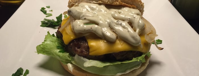 LifeBox Burger Gourmet is one of Lugares favoritos de Renner.