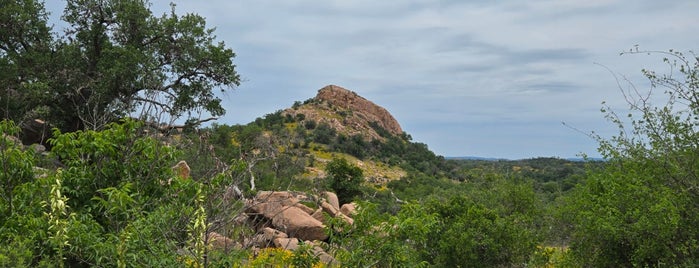 The Summit Trail at Enchanted Rock is one of Georgetown tx.