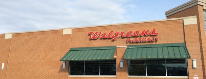 Walgreens is one of Locais curtidos por Mari.