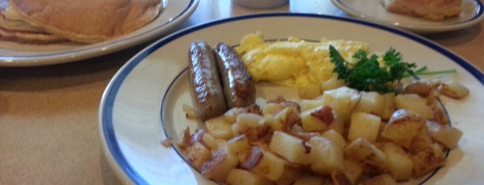 Bob Evans Restaurant is one of Christopherさんのお気に入りスポット.