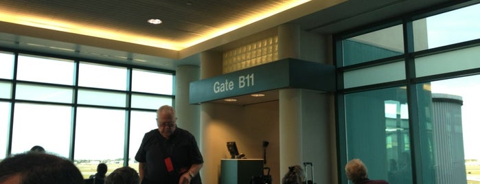 Gate B14 is one of Lugares favoritos de Mike.