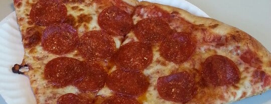 Zeiderelli's Pizza & SUBS is one of Posti che sono piaciuti a Tom.