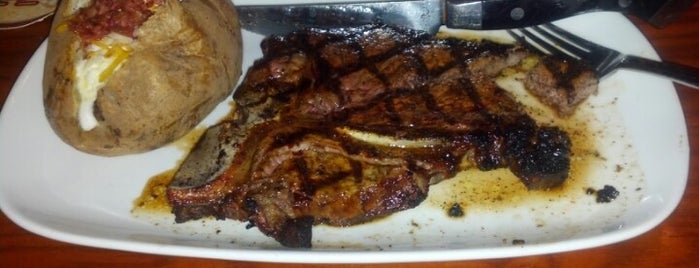 LongHorn Steakhouse is one of Posti che sono piaciuti a Mehmet Vefik.