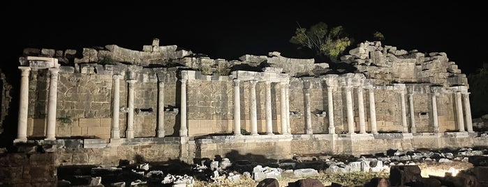 Side Anıtsal Çeşme is one of สถานที่ที่ Özden ถูกใจ.