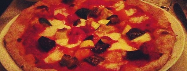 Buchetta Brick Oven Pizza is one of Locais salvos de Esther.