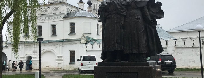 Памятник Петру и Февронии is one of Travelling Russia.