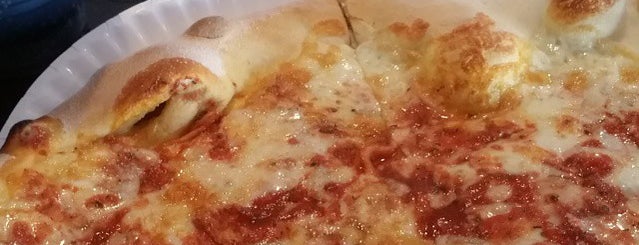 Mack's Pizza is one of Posti che sono piaciuti a mike.