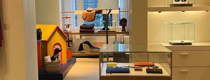 Hermès is one of Ny.