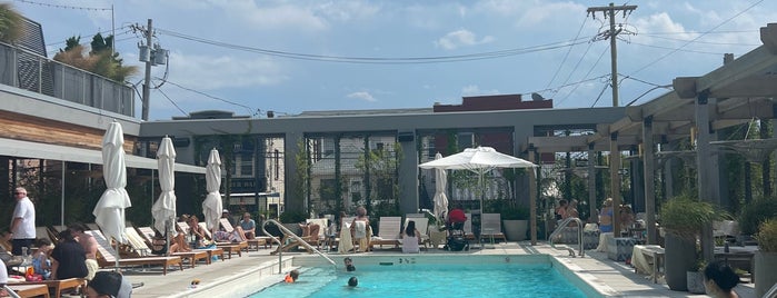 The Rockaway Hotel is one of Lugares favoritos de Tina.