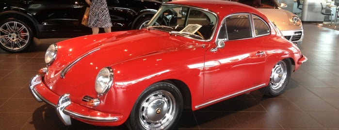 The Auto Gallery Porsche is one of Posti che sono piaciuti a Vicken.