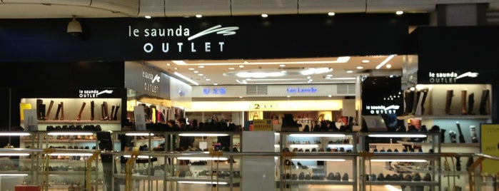 Le Saunda(Wanguo Plaza Shop) is one of Fashion and footwear in Guangzhou.