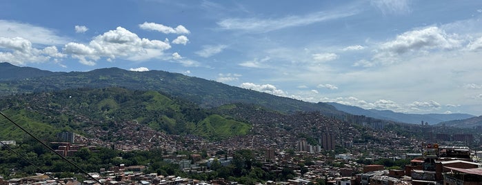 Mirador de la 13 is one of Medellin.