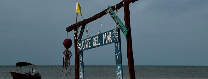 Café del Mar is one of Holbox.