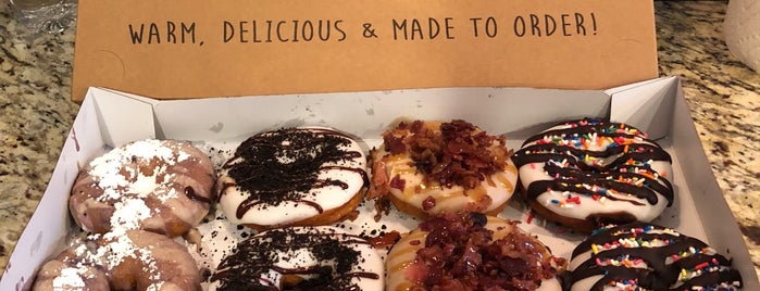 Duck Donuts is one of Locais curtidos por Kelly.