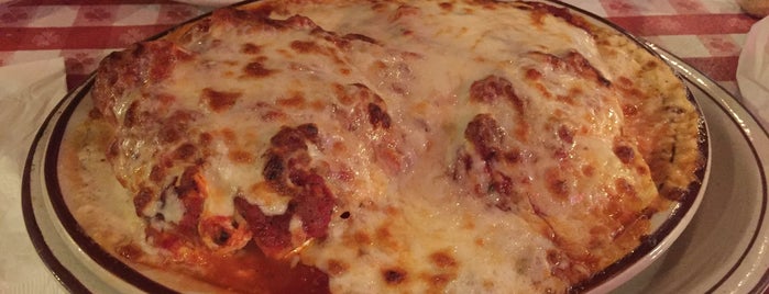 Filippi's Pizza Grotto is one of Tempat yang Disukai Kelly.
