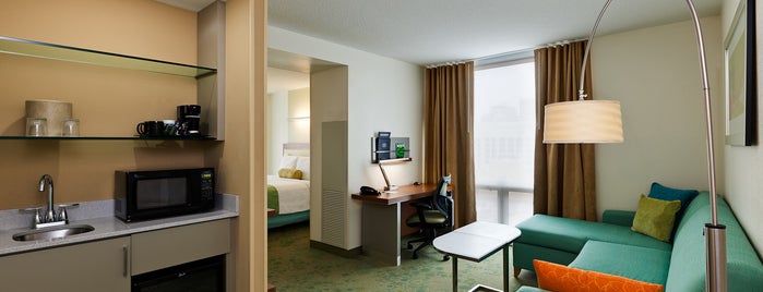 SpringHill Suites Chicago Downtown/River North is one of Locais curtidos por Farouq.