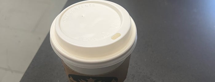 Starbucks is one of Onurさんのお気に入りスポット.