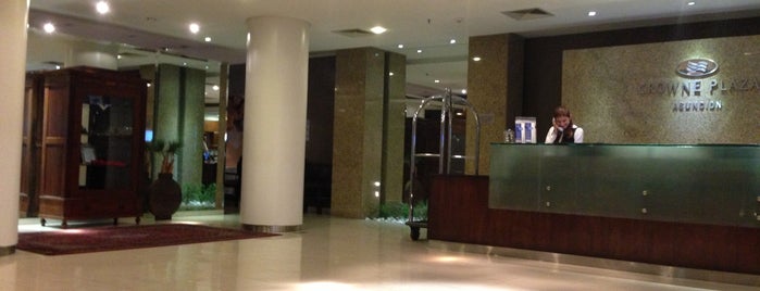Crowne Plaza is one of Hoteles.