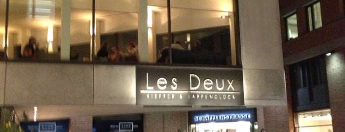 Les Deux is one of bastianさんのお気に入りスポット.