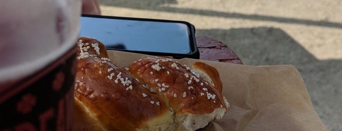 Hideaway Beer Garden is one of Justin'in Beğendiği Mekanlar.