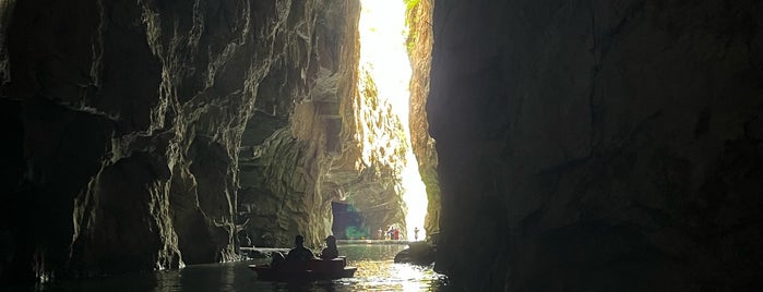 Gruta Do Anjo is one of Charles'in Beğendiği Mekanlar.