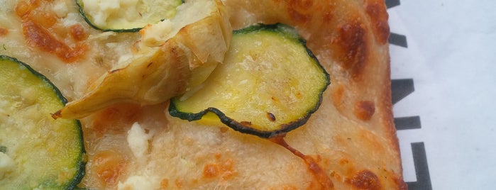 Pizzaiolo is one of Locais curtidos por Ani.