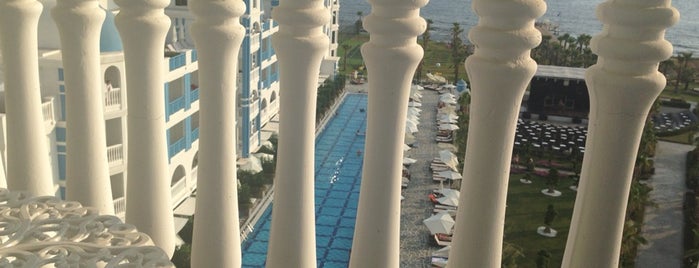 Rubi Platinum Spa Resort & Suites is one of Locais curtidos por ..