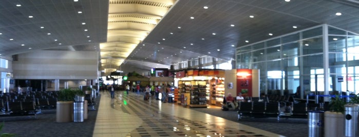 Tampa International Airport (TPA) is one of Tempat yang Disukai James.