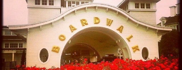 Disney's Boardwalk Inn is one of Orlando to-do🐭.
