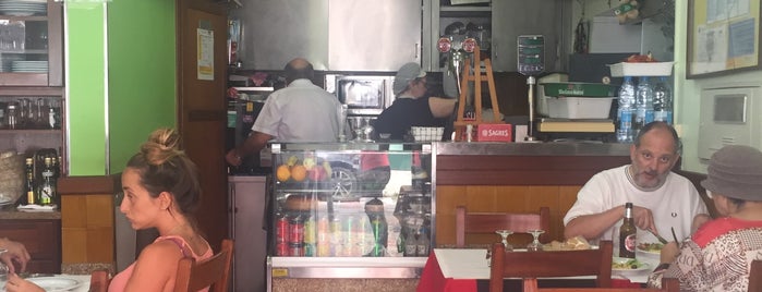 Churrasqueira da Beira is one of restaurantes.