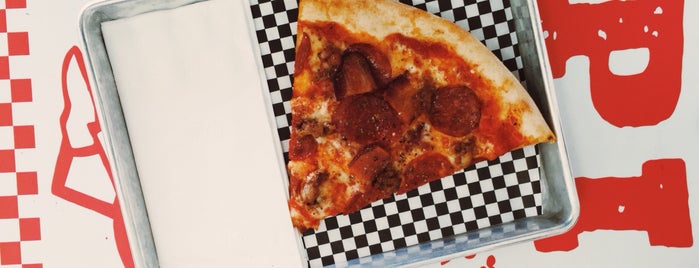 Delicious Pizza is one of Lugares favoritos de Michael.