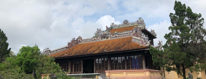 Thai Binh Lau is one of Lugares favoritos de Tristan.