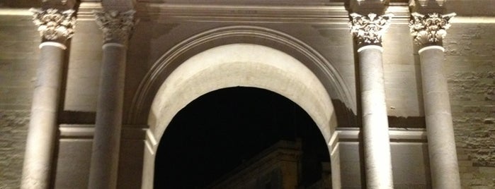 Porta Napoli is one of Lugares favoritos de Pelin.