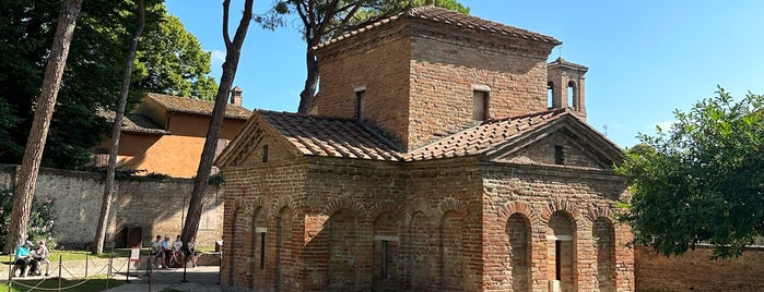 Mausoleo di Galla Placidia is one of Lugares favoritos de Ian.