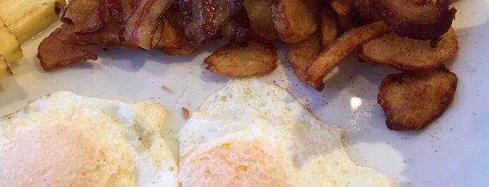 Petinos Déjeuner & Diner is one of Top picks for Breakfast Spots.